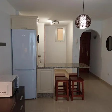 Apartamento Con Dos Dormitorios, Vista Al Mar Y Parking Privado En Playa Paraiso Apartman
